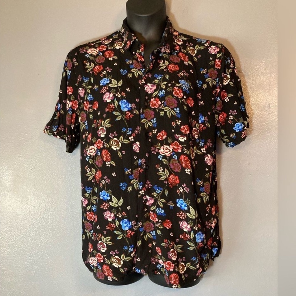 Urban Outfitters Black Floral Short-Sleeved Button Down Shirt sz Lg